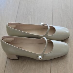 Women's Cream Mary Jane Shoes
